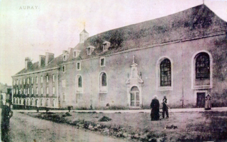 Ancienne carte postale  
« Auray - le couvent du Père Eternel »